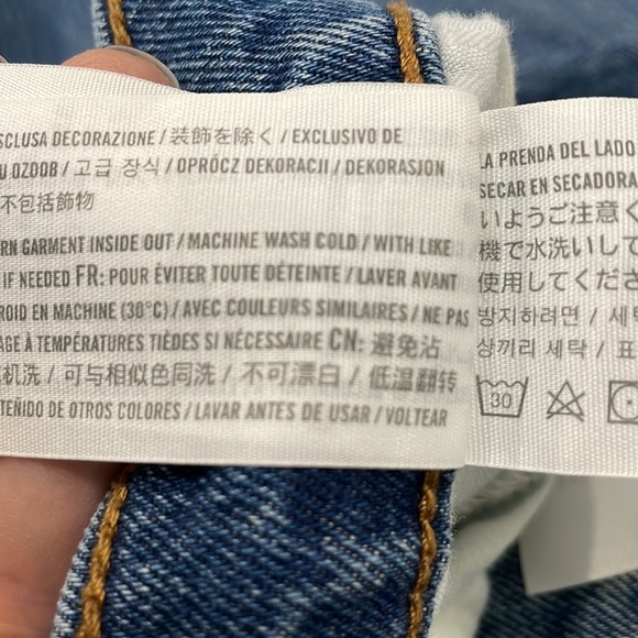 Abercrombie & Fitch Mid Rise Boyfriend Jean Women's 28 Medium Wash Distressed - Picture 15 of 15